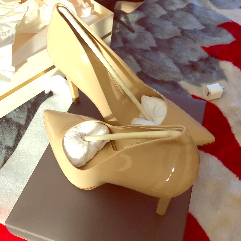 Vince Camuto dress shoes Pump